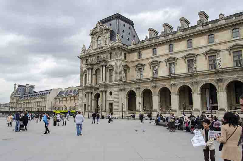 88 - Francia - Paris - museo del Louvre - patio Napoleon.jpg